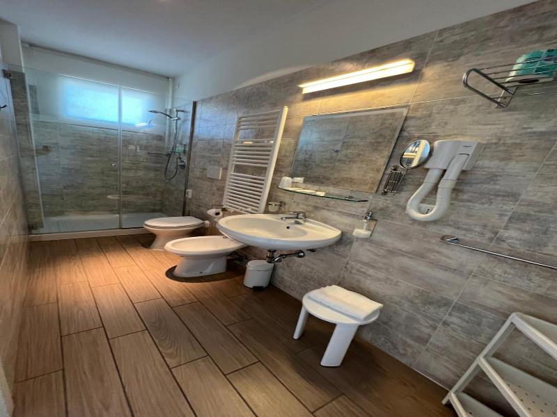 Hotel Riva E Mare image