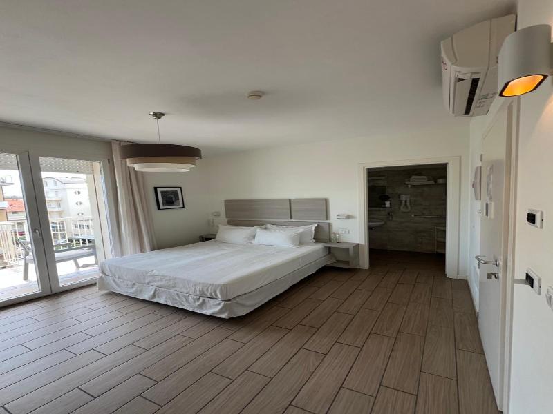Hotel Riva E Mare image