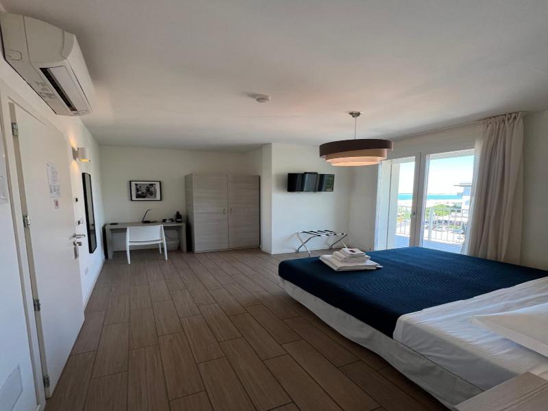 Hotel Riva E Mare image