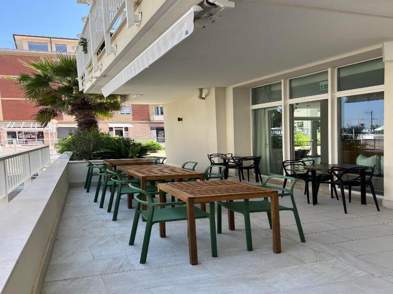 Hotel Riva E Mare image