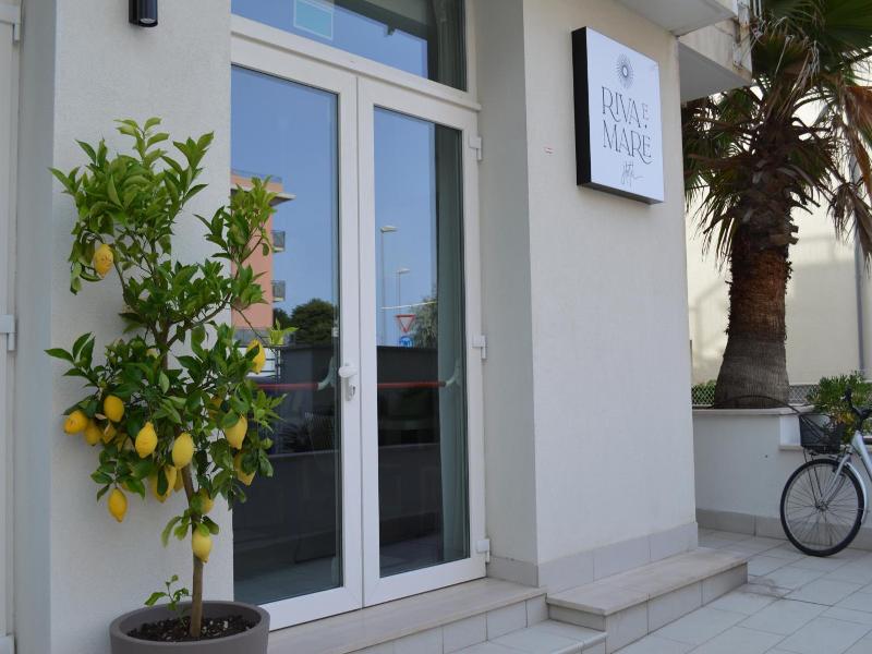 Hotel Riva E Mare image