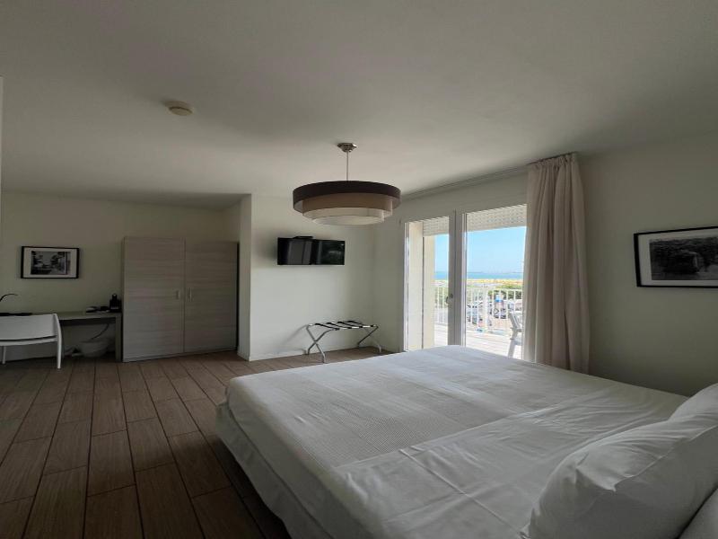 Hotel Riva E Mare image