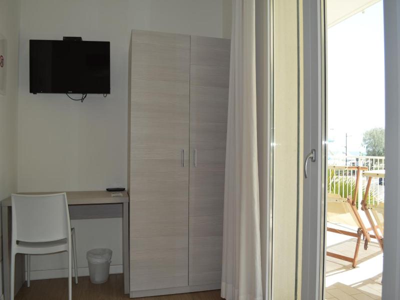 Hotel Riva E Mare image