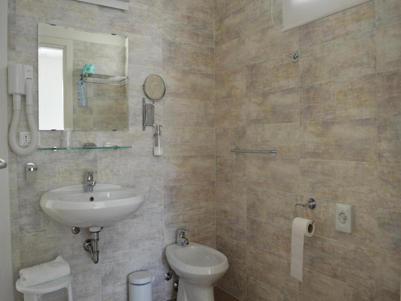 Hotel Riva E Mare image