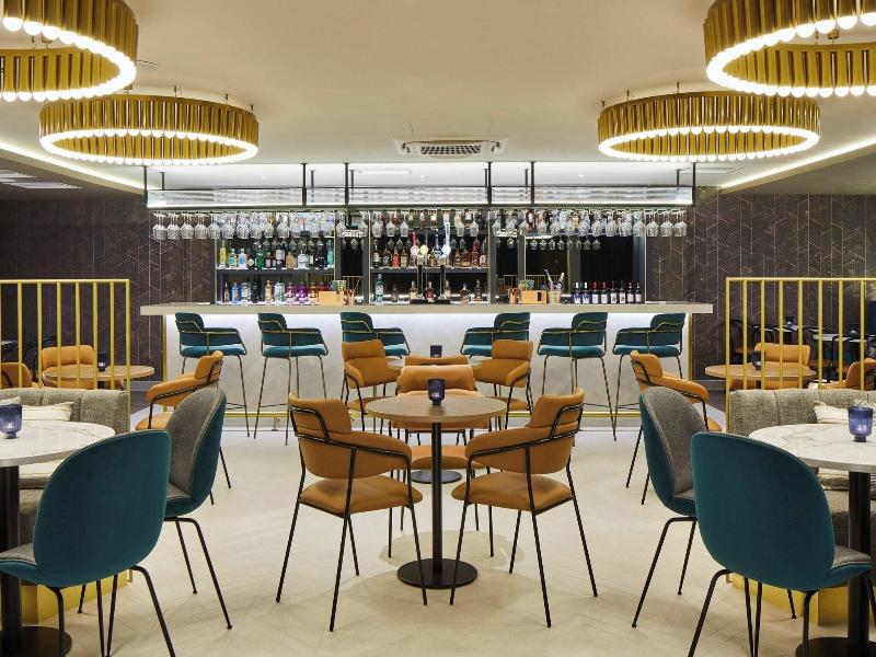Courtyard By Marriott London Heathrow Airport image