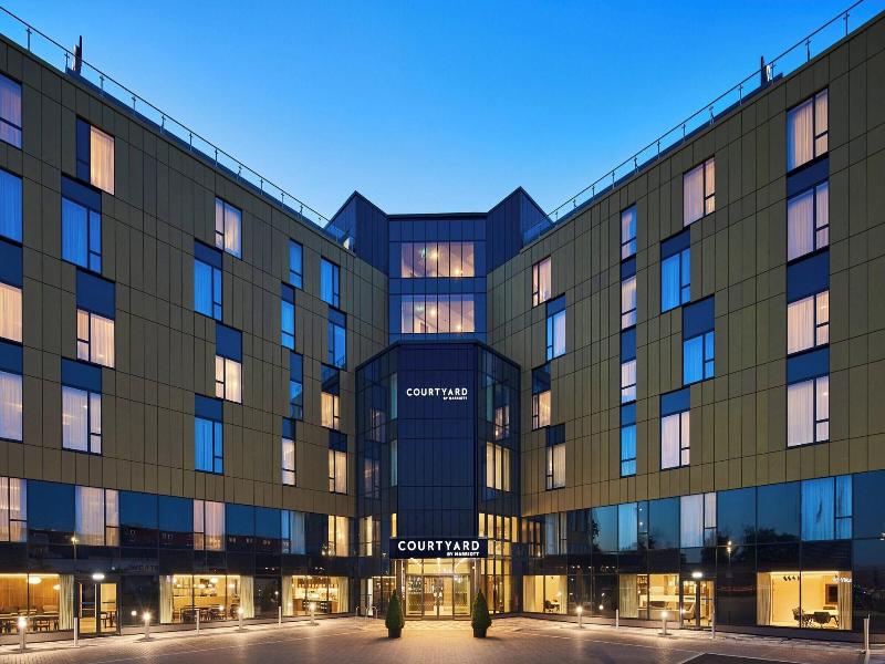 Courtyard By Marriott London Heathrow Airport image