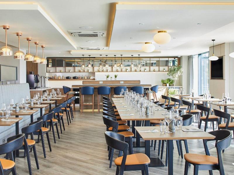 Courtyard By Marriott London Heathrow Airport image