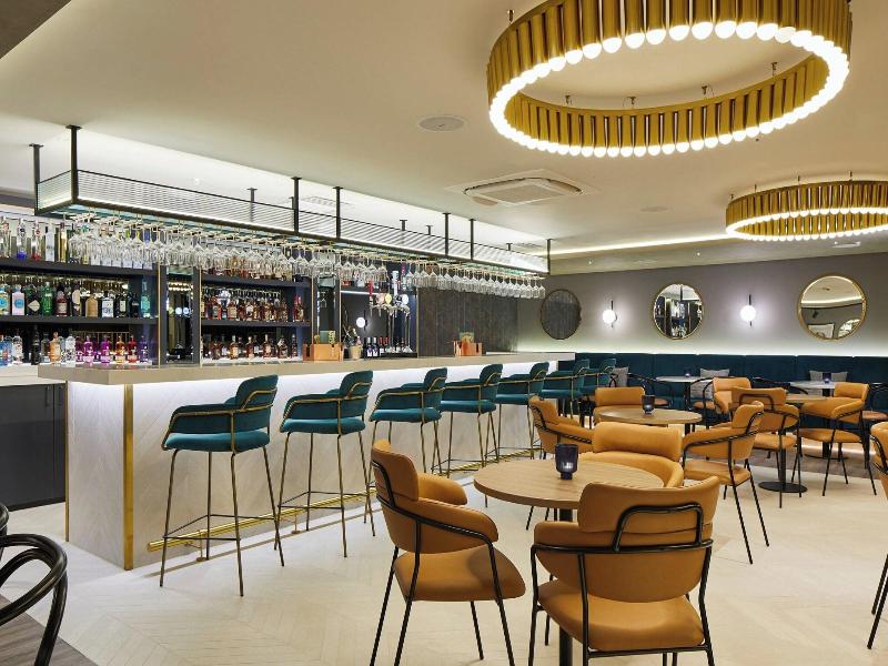 Courtyard By Marriott London Heathrow Airport image