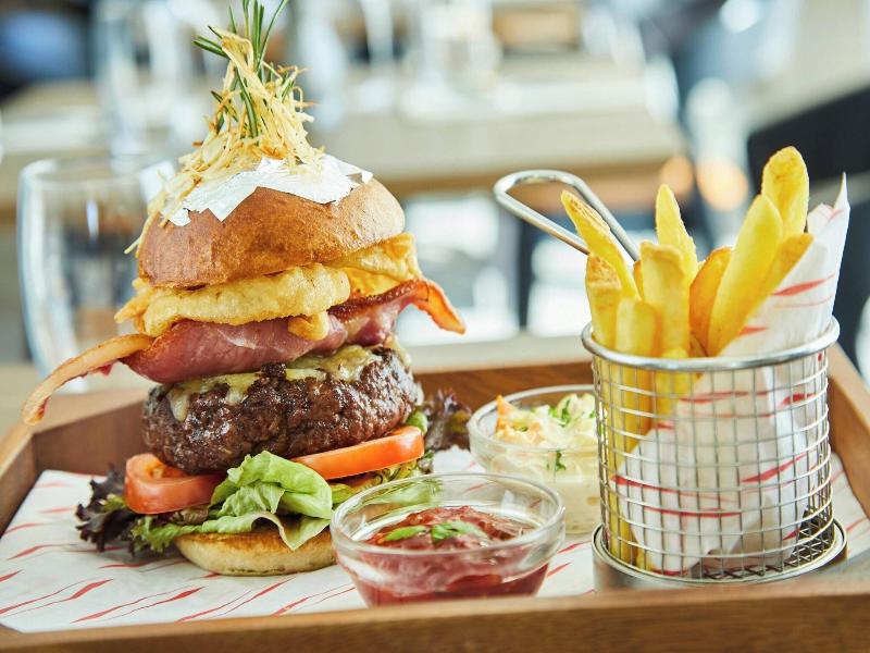 Courtyard By Marriott London Heathrow Airport image
