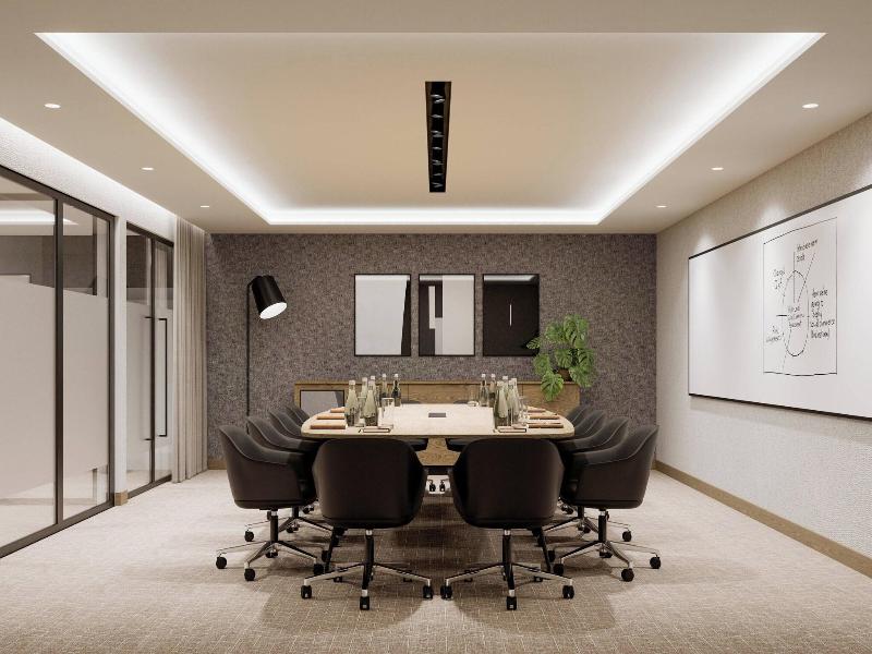 Courtyard By Marriott London Heathrow Airport image