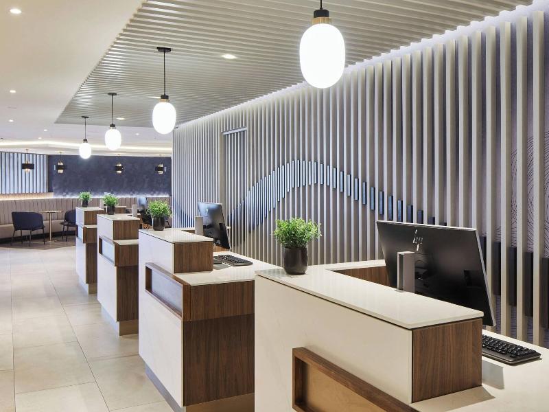 Courtyard By Marriott London Heathrow Airport image