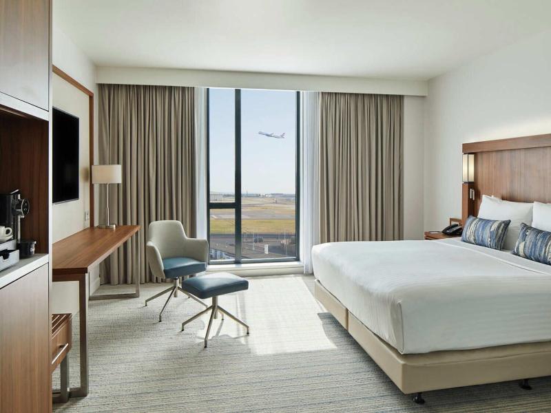 Courtyard By Marriott London Heathrow Airport image