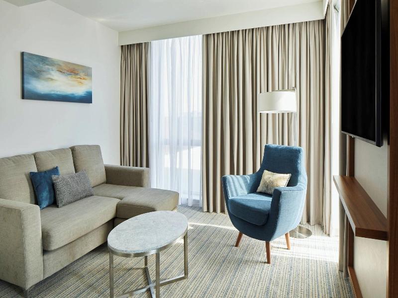 Courtyard By Marriott London Heathrow Airport image