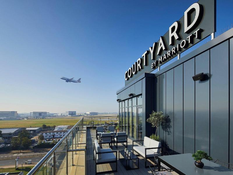 Courtyard By Marriott London Heathrow Airport image