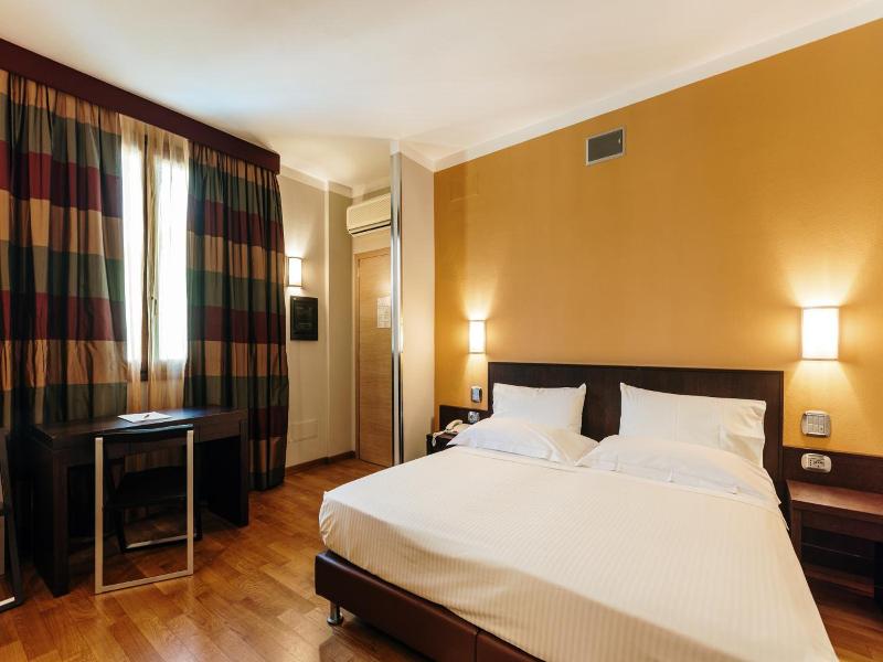 Hotel Dei Vicari image