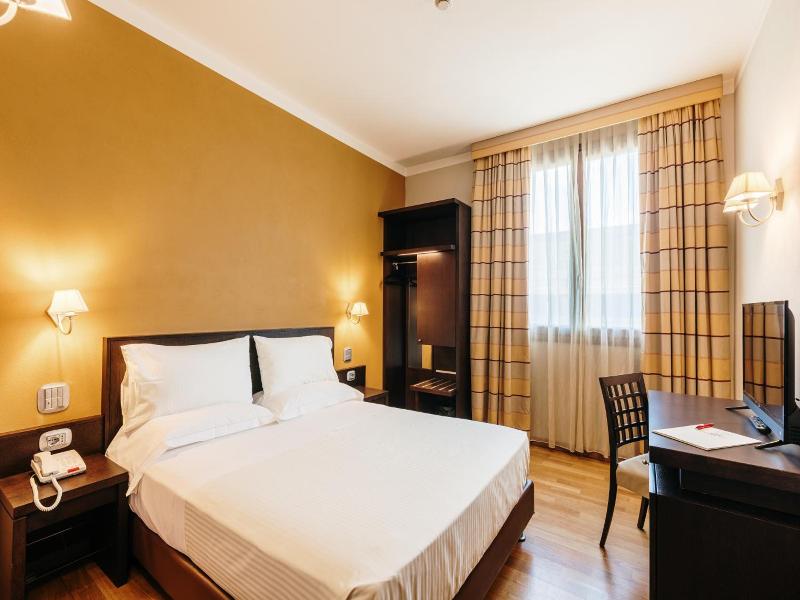 Hotel Dei Vicari image