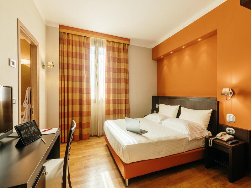 Hotel Dei Vicari image