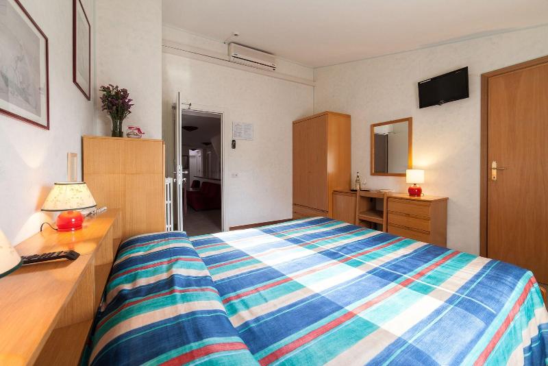 Hotel Villa Tirreno image