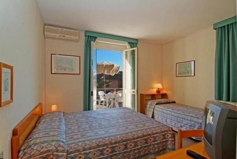 Hotel Villa Tirreno image
