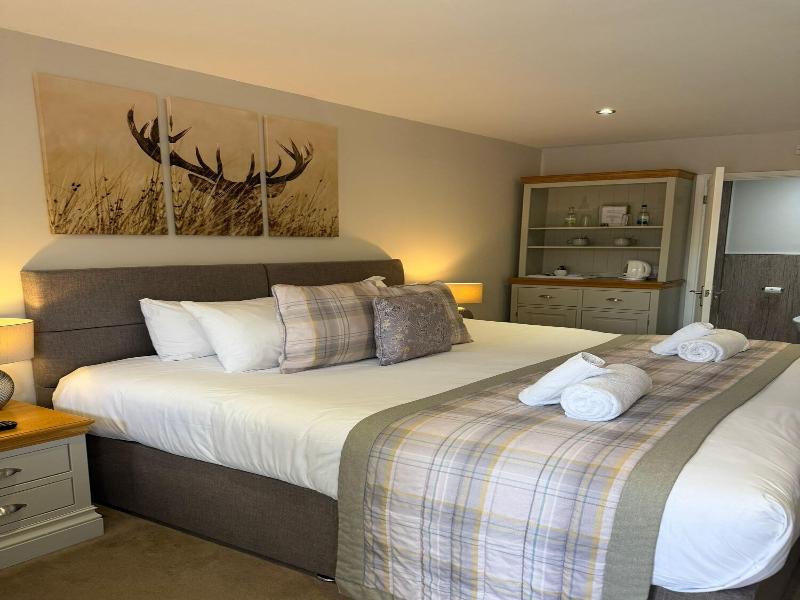 De Courceys Manor Cottages image