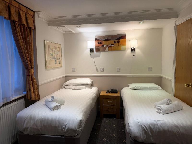 Hyde Park Radnor Hotel image