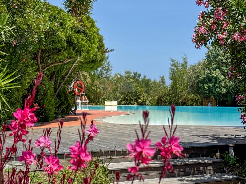 Perdepera Resort image