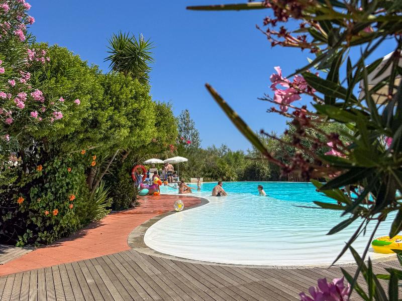 Perdepera Resort image