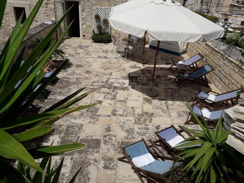 S. Martin Hotel image