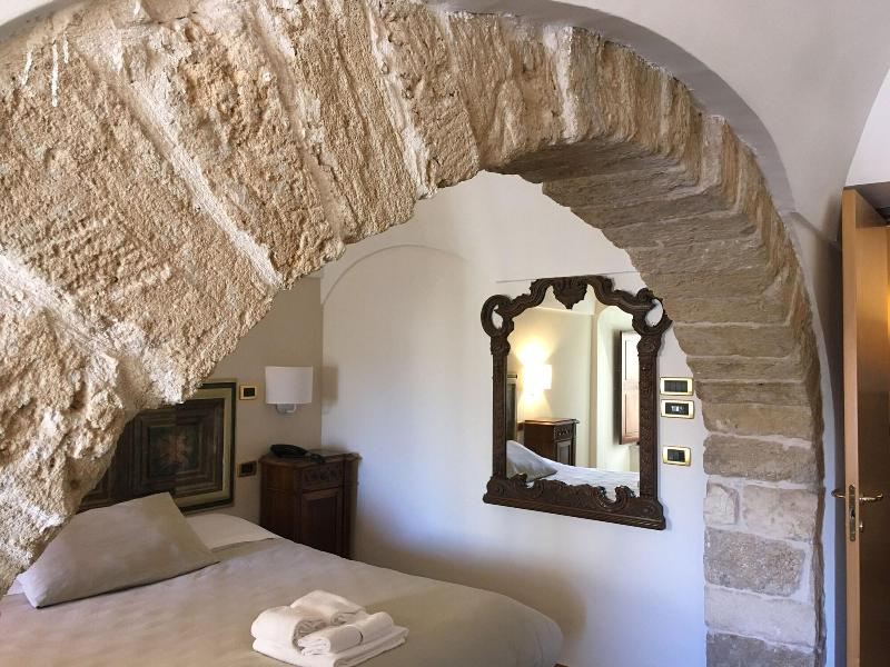 S. Martin Hotel image