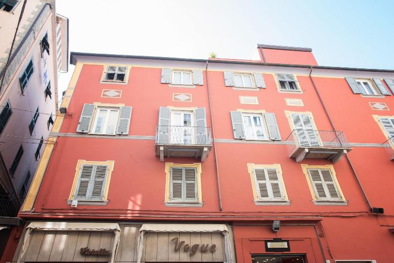 6thLand - Rent Rooms  La Spezia image