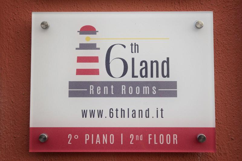 6thLand - Rent Rooms  La Spezia image