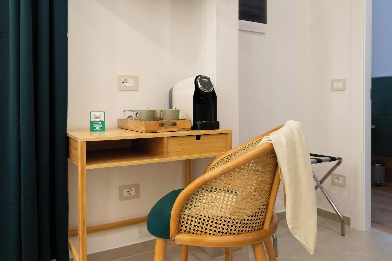 6thLand - Rent Rooms  La Spezia image