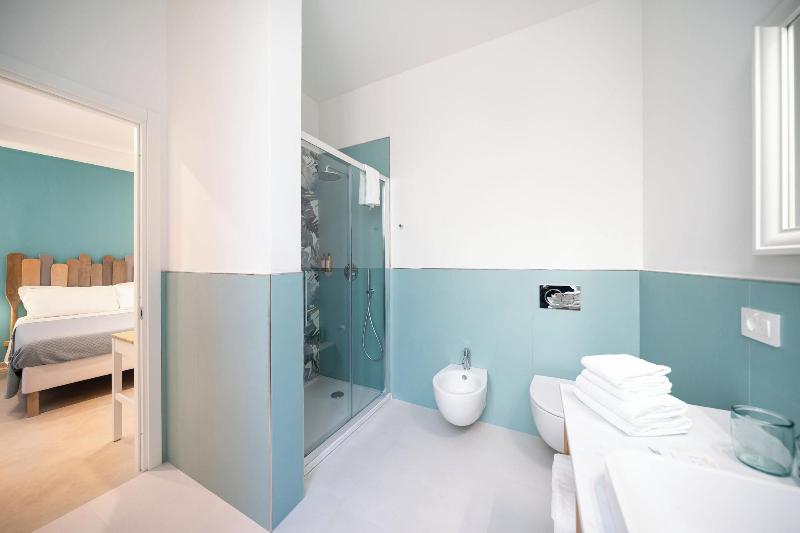 6thLand - Rent Rooms  La Spezia image