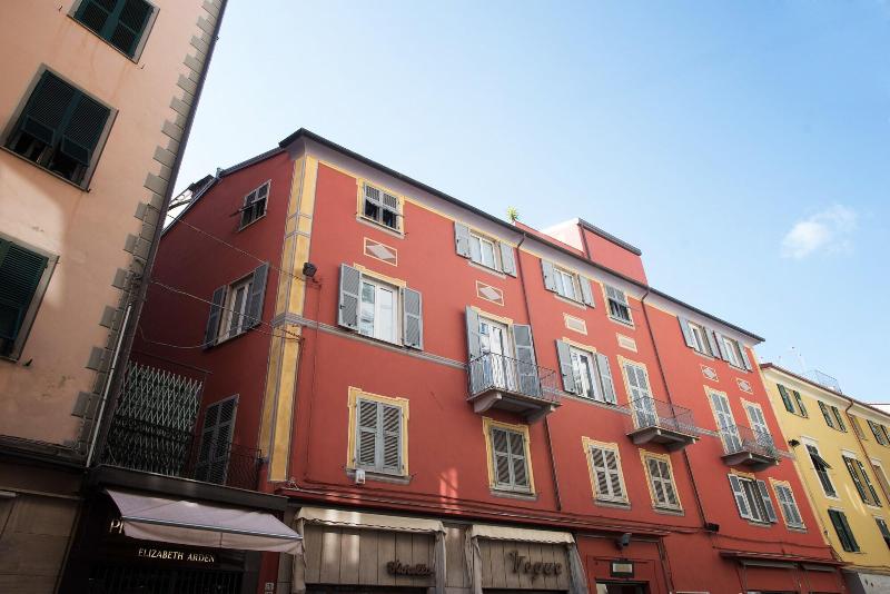 6thLand - Rent Rooms  La Spezia image