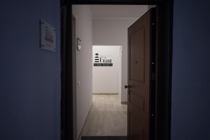 6thLand - Rent Rooms  La Spezia image
