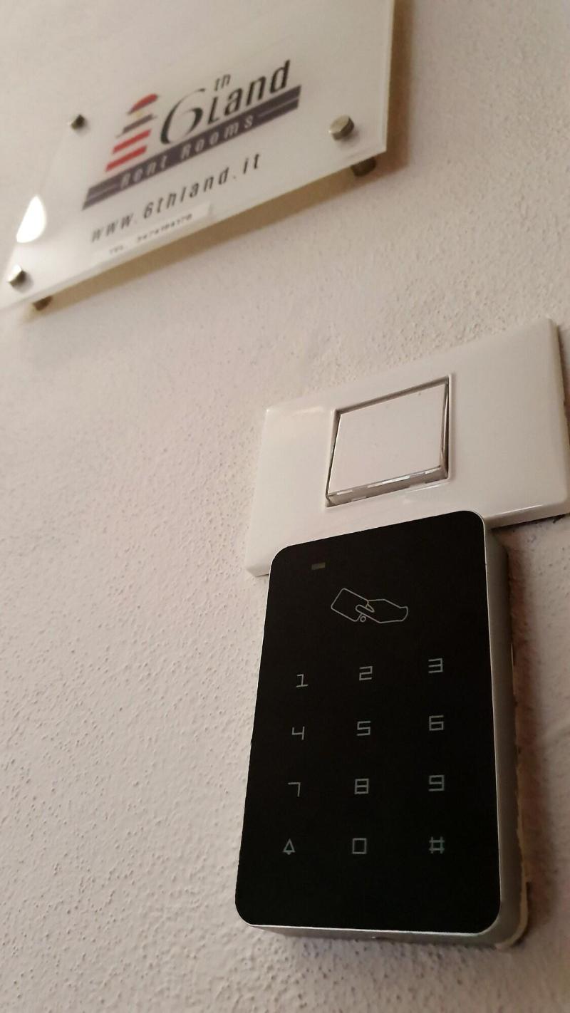 6thLand - Rent Rooms  La Spezia image