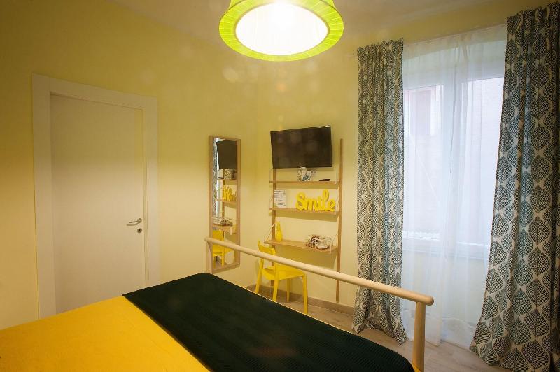 6thLand - Rent Rooms  La Spezia image