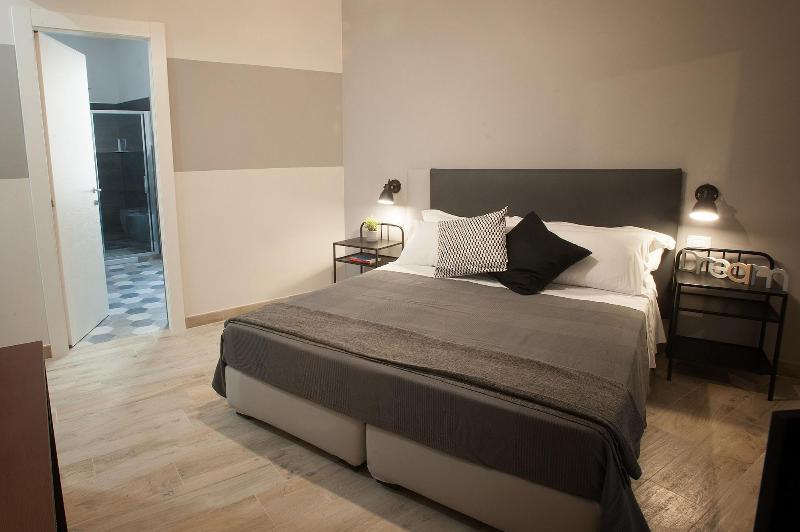 6thLand - Rent Rooms  La Spezia image