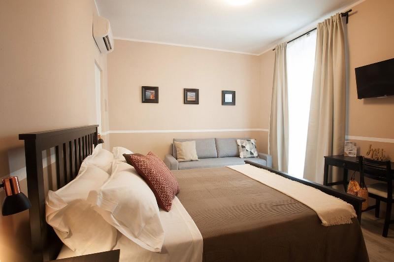 6thLand - Rent Rooms  La Spezia image