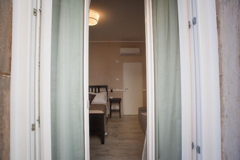 6thLand - Rent Rooms  La Spezia image