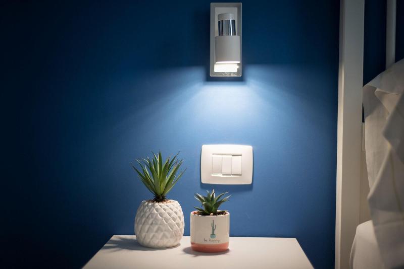 6thLand - Rent Rooms  La Spezia image