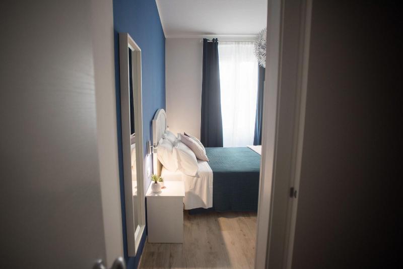 6thLand - Rent Rooms  La Spezia image