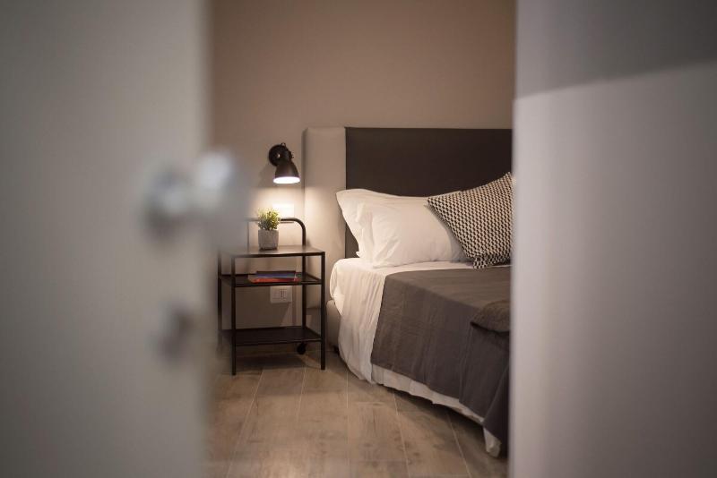6thLand - Rent Rooms  La Spezia image