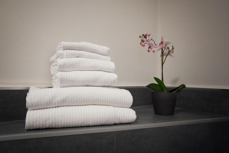 6thLand - Rent Rooms  La Spezia image