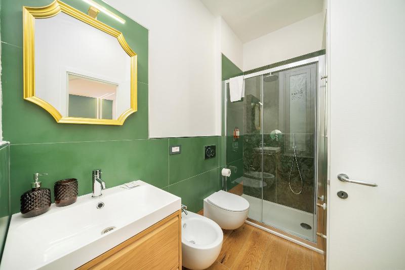 6thLand - Rent Rooms  La Spezia image