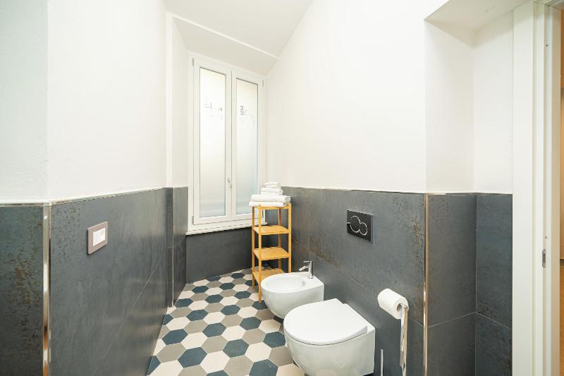6thLand - Rent Rooms  La Spezia image