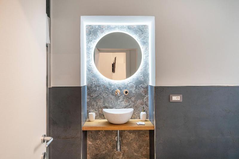 6thLand - Rent Rooms  La Spezia image