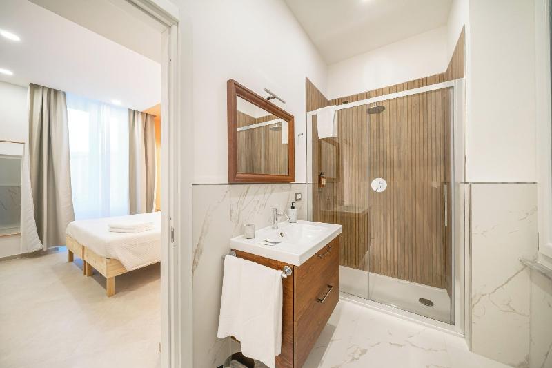 6thLand - Rent Rooms  La Spezia image