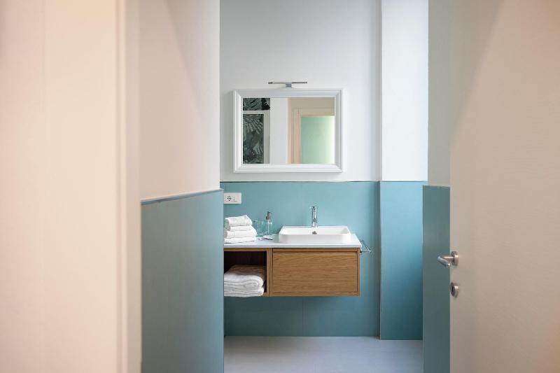 6thLand - Rent Rooms  La Spezia image