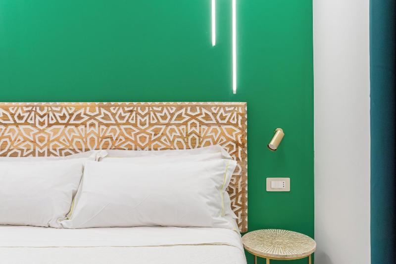 6thLand - Rent Rooms  La Spezia image